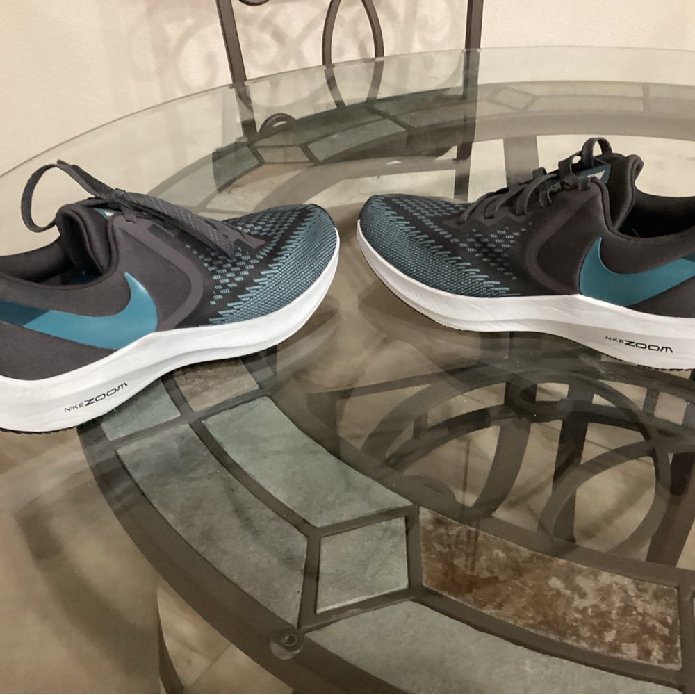 Nike Zoom Winflo Women’s Running Tennis Shoes size 10